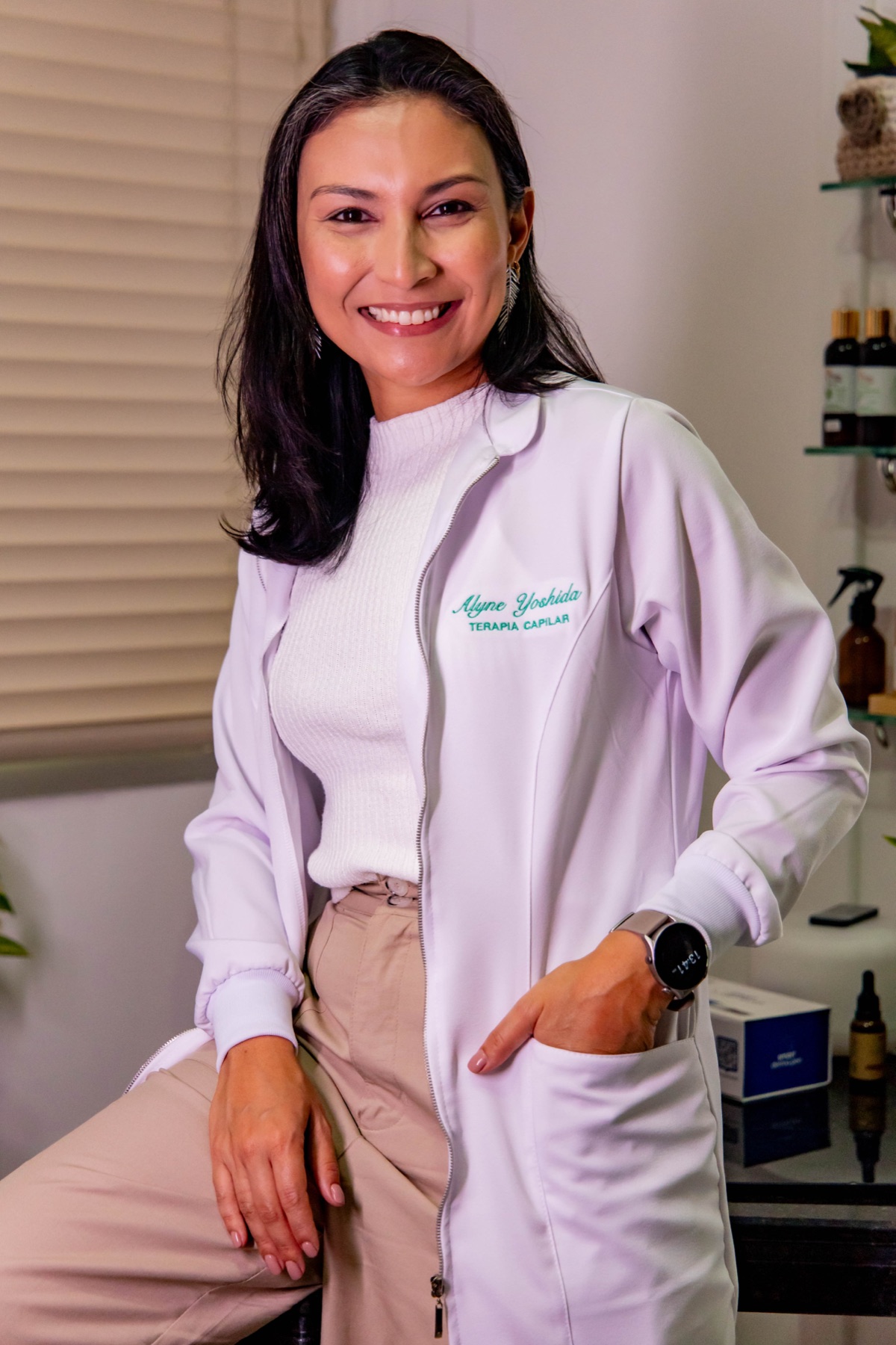 Alyne Yoshida, terapeuta capilar e aromaterapeuta